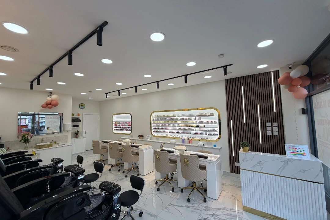 Bright and welcoming JB Nails salon in Edgware
